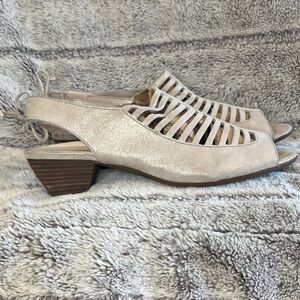 Paul Green Beige Slingback Heels